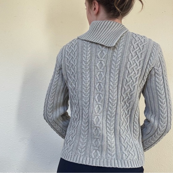 Vintage sage green Cable Knit Sweater - Picture 5 of 8